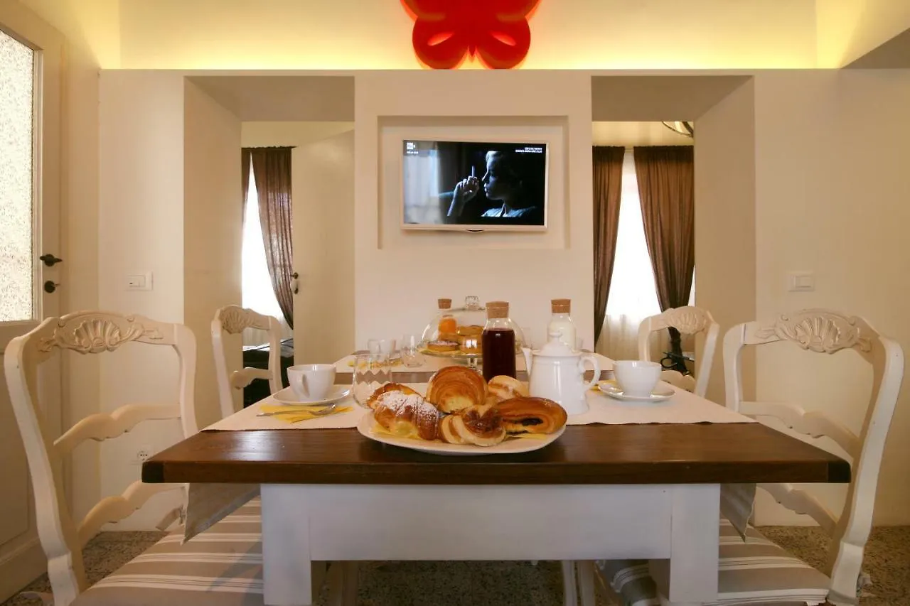 Apartment La Piccola Atene Centro Storico Pietrasanta Italy