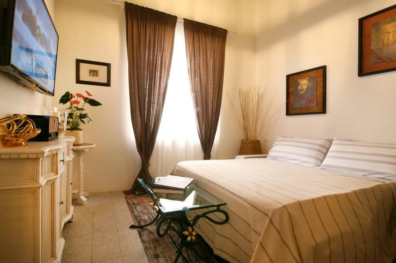 Apartment La Piccola Atene Centro Storico Pietrasanta Italy
